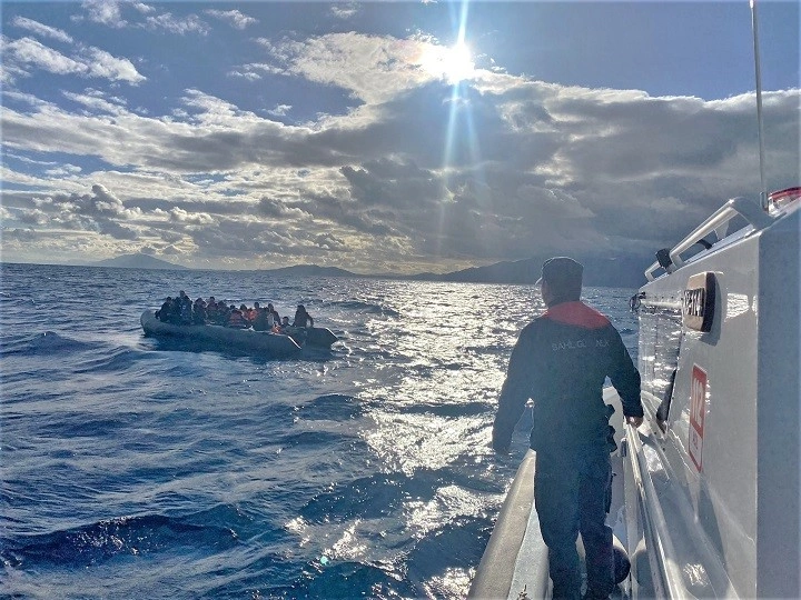 Bodrum'da Sahil Güvenlik ekipleri tarafından 49 düzensiz göçmen kurtarıldı