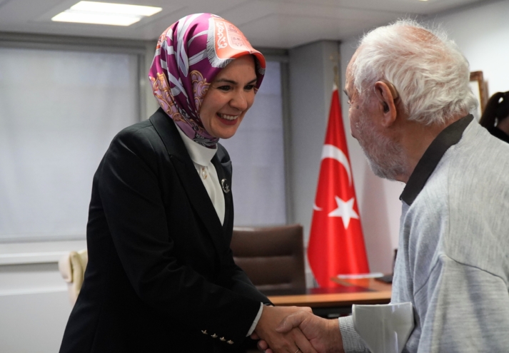 Aile ve Sosyal Hizmetler Bakanı Göktaş, Cenevre'deki Türklerle bir araya geldi Açıklaması